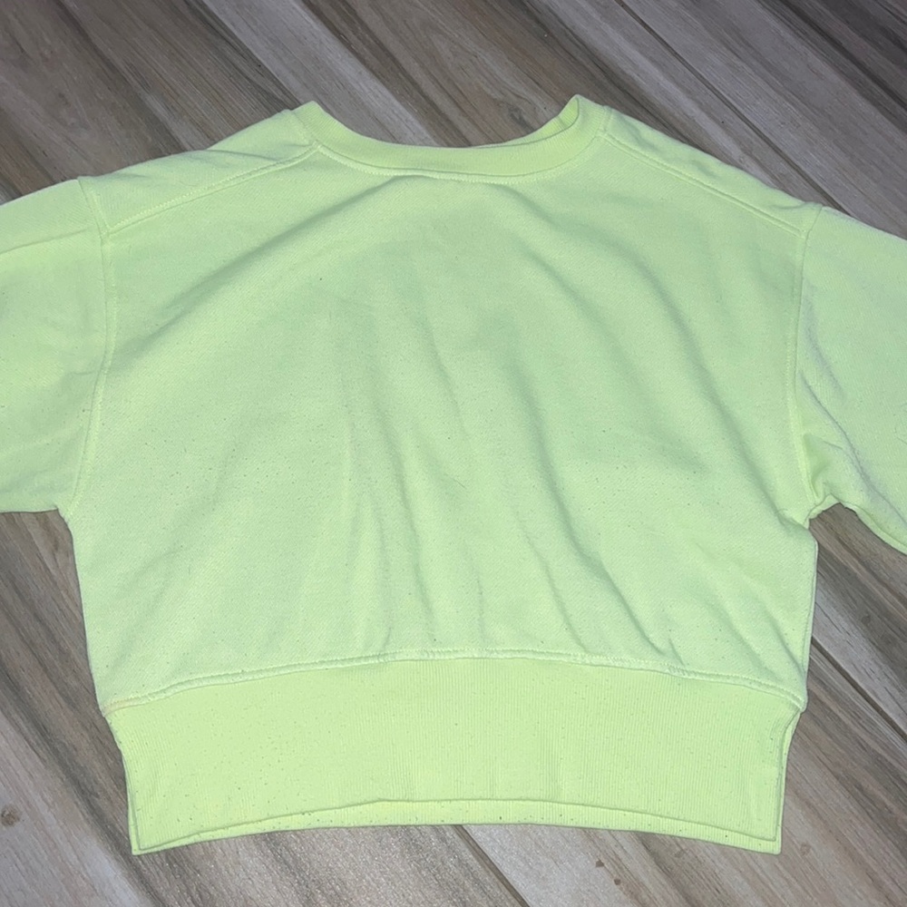 Socialite girls lime green cropped crew neck, size Medium